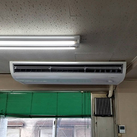 江東区のテナントビルにて天井吊形エアコンの入替え【業務用エアコン】
