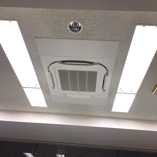 東京都台東区のテナントビルにて天井埋込形エアコン４方向の入替え 